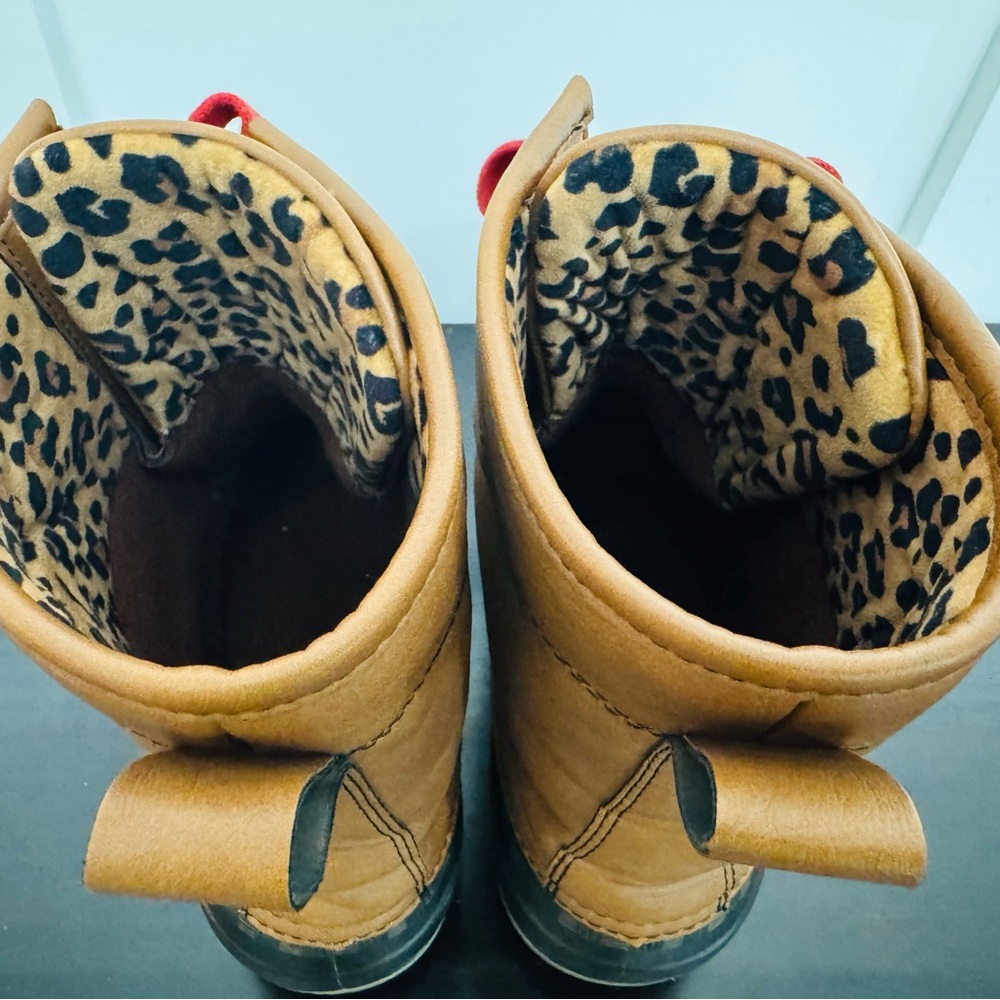 Stylish Brown and Black Women's Boots with Red Laces - Picture 5 of 7
